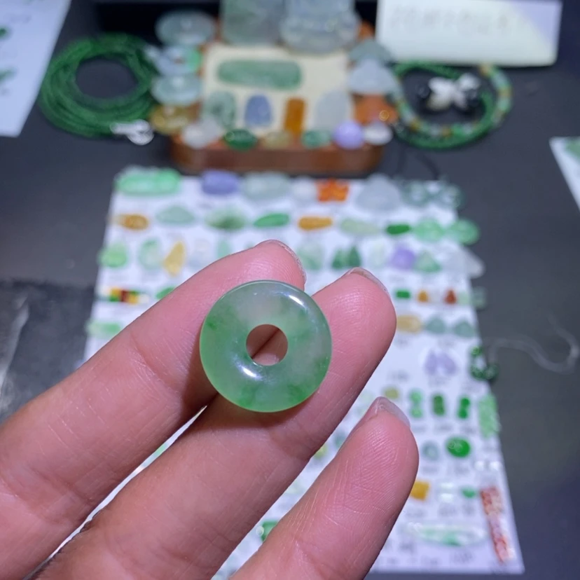 【闪购商品】翡翠挂件未镶嵌圈