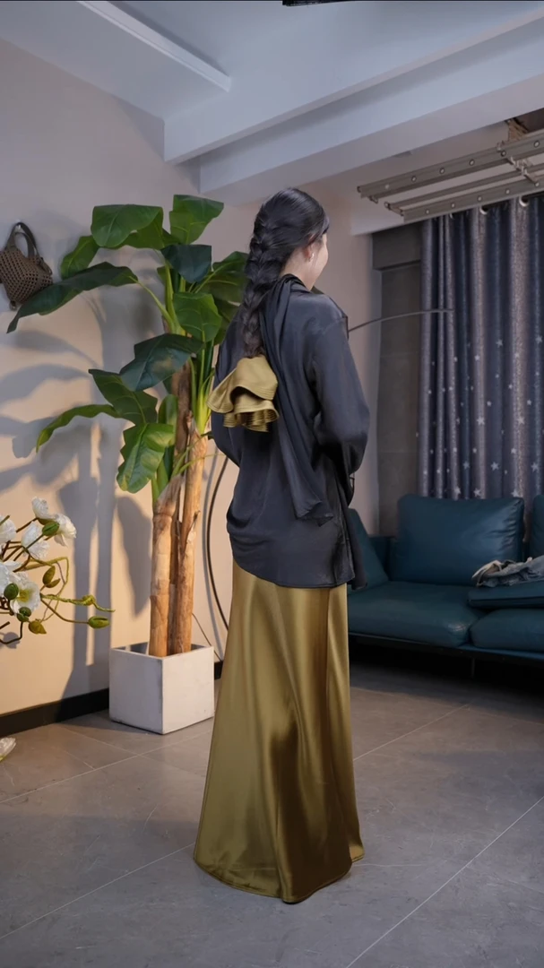 24新款喇叭袖显瘦女士年轻时尚长袖上衣