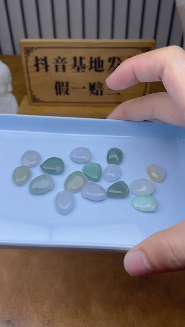 【闪购商品】翡翠其他未镶嵌小桃心  多样性发货