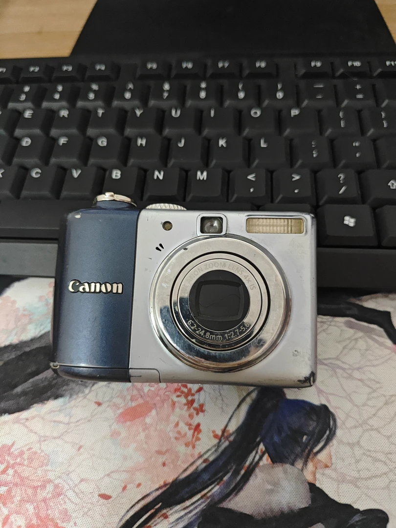9新 Canon/佳能 a1000银色 1000万像素自备五号电池