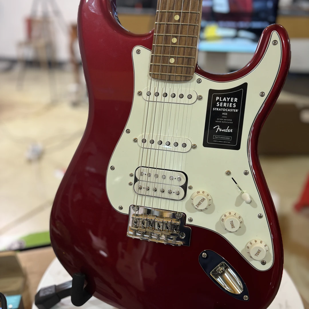 特价电吉他0144523509玩家系列 Strat单单双巴西红檀木指板糖果红