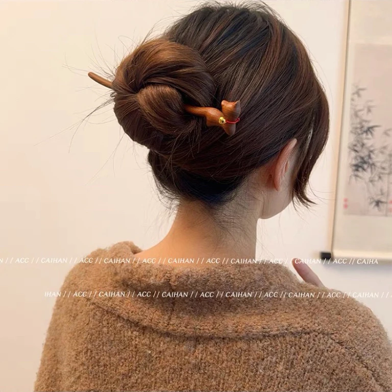 可爱红绳铃铛猫咪发簪高级感古风檀木簪子新中式汉服头饰品