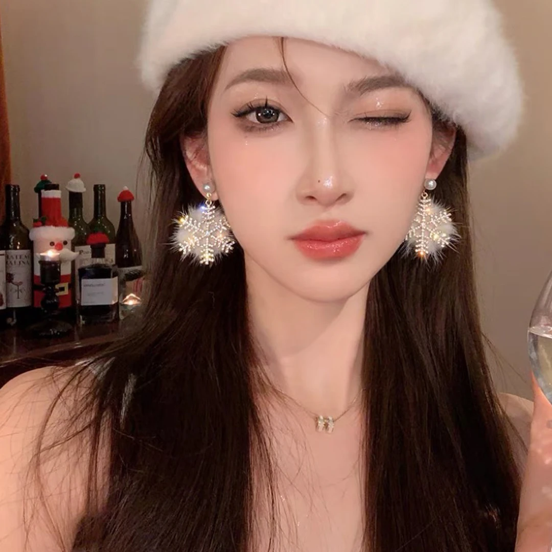 合金耳饰 雪花水貂毛耳钉圣诞节超有氛围感高级感毛绒绒耳饰A112.