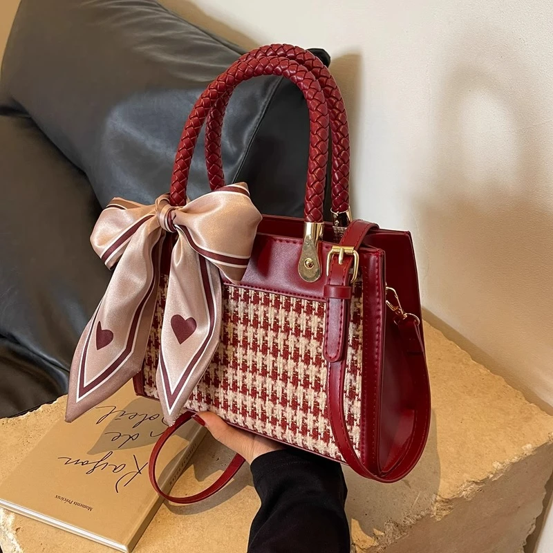 红色包包女2023新款秋冬高级感洋气斜挎婚包结婚新娘包格子手提包