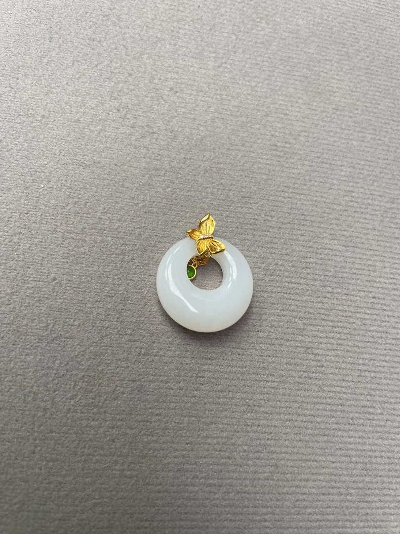 18k金镶嵌和田白玉公主扣锁骨坠时尚