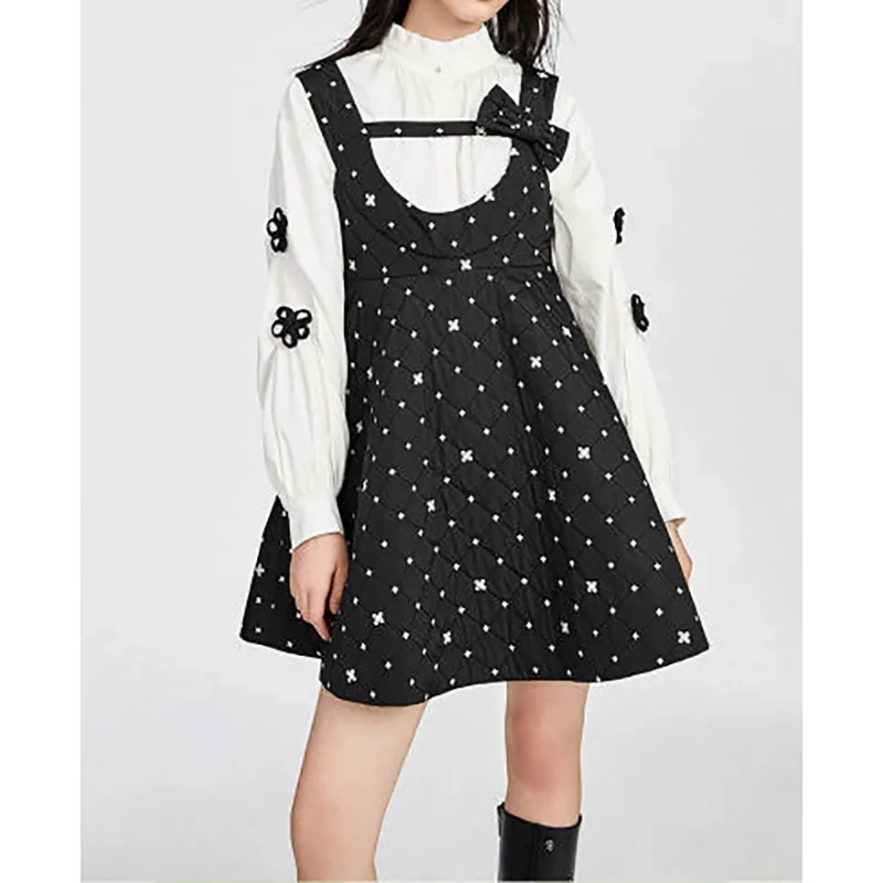 L256绗棉刺绣蝴蝶结连衣裙