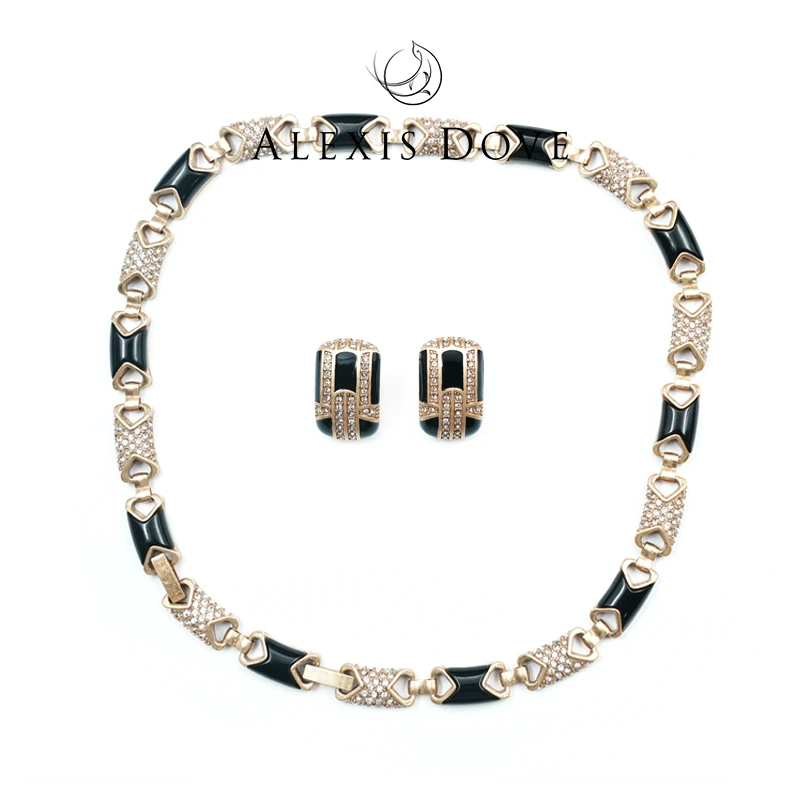 宫廷风时尚镂空爱心拼接套装V