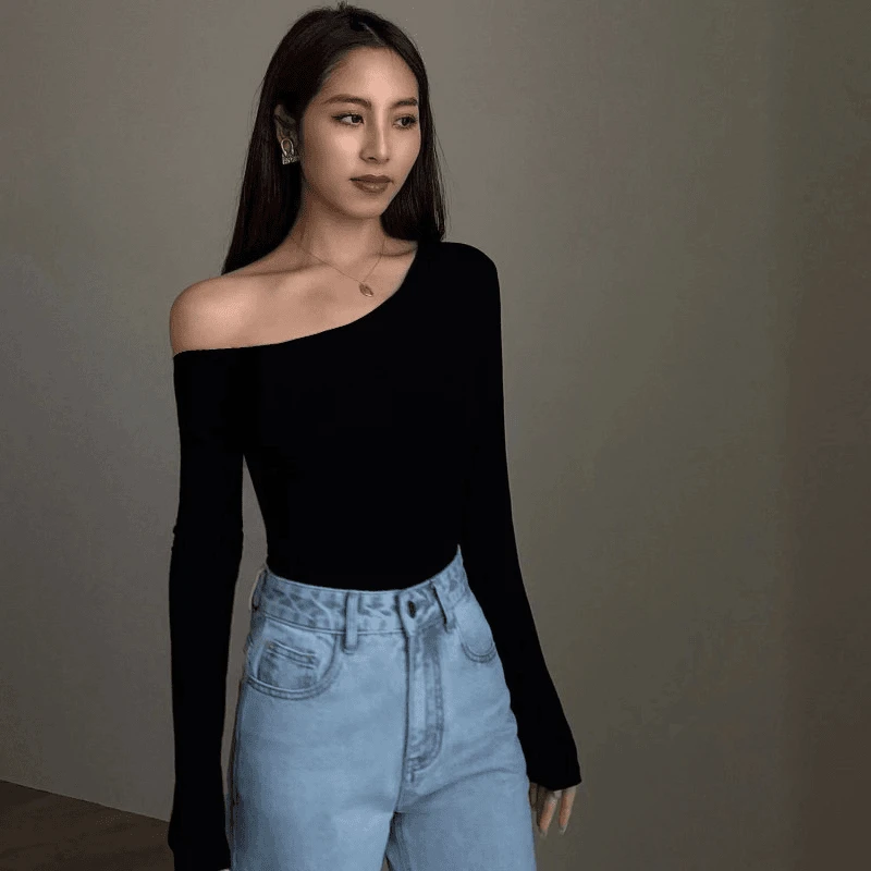 黑色斜肩T恤女设计感小众2024年新款内搭打底衫修身别致显瘦上衣