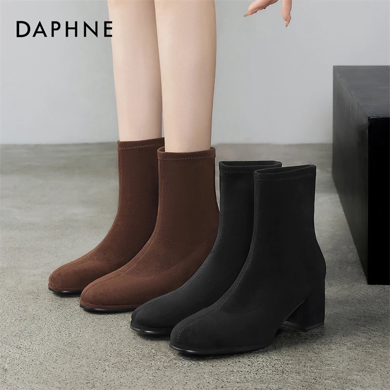 [宋茜代言]达芙妮纯色高级感舒适圆头高跟瘦瘦靴时尚方跟弹力短靴