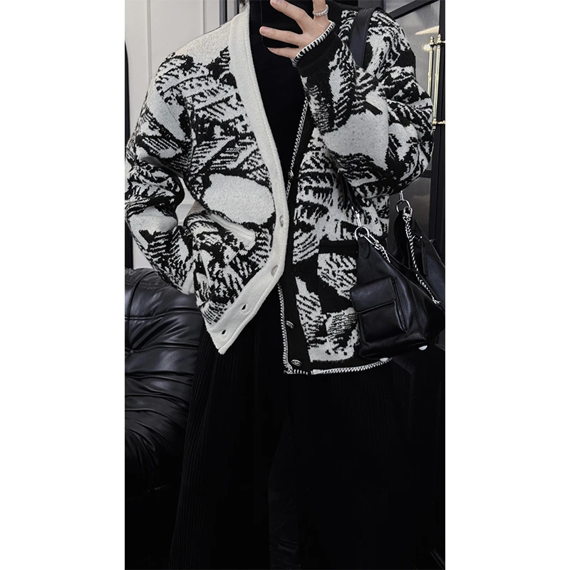 2024秋冬新品小众设计款慵懒风针织衫外套撞色V领开衫毛衣