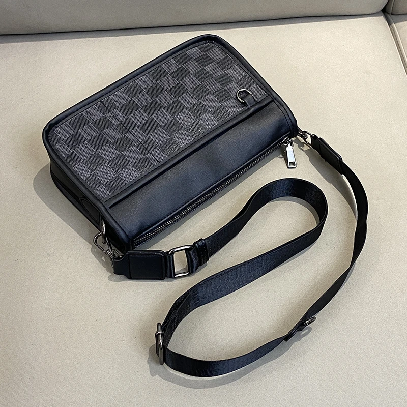 日系男士斜挎包2024新款潮牌时尚格纹单肩包男女休闲小包防水耐磨