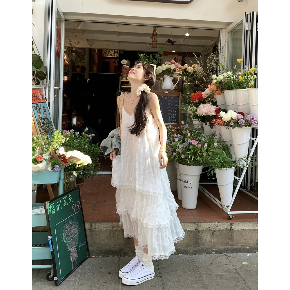 白色吊带连衣裙女夏季甜美蕾丝蛋糕裙海边度假沙滩裙气质显瘦长裙