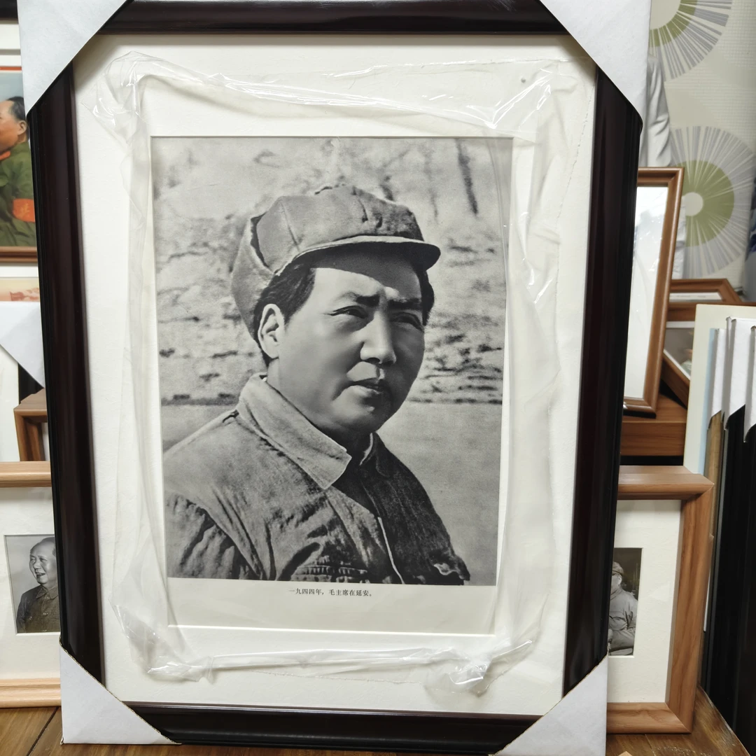 黑白宣传画，毛爷爷在延安。外框尺寸52.5*39
