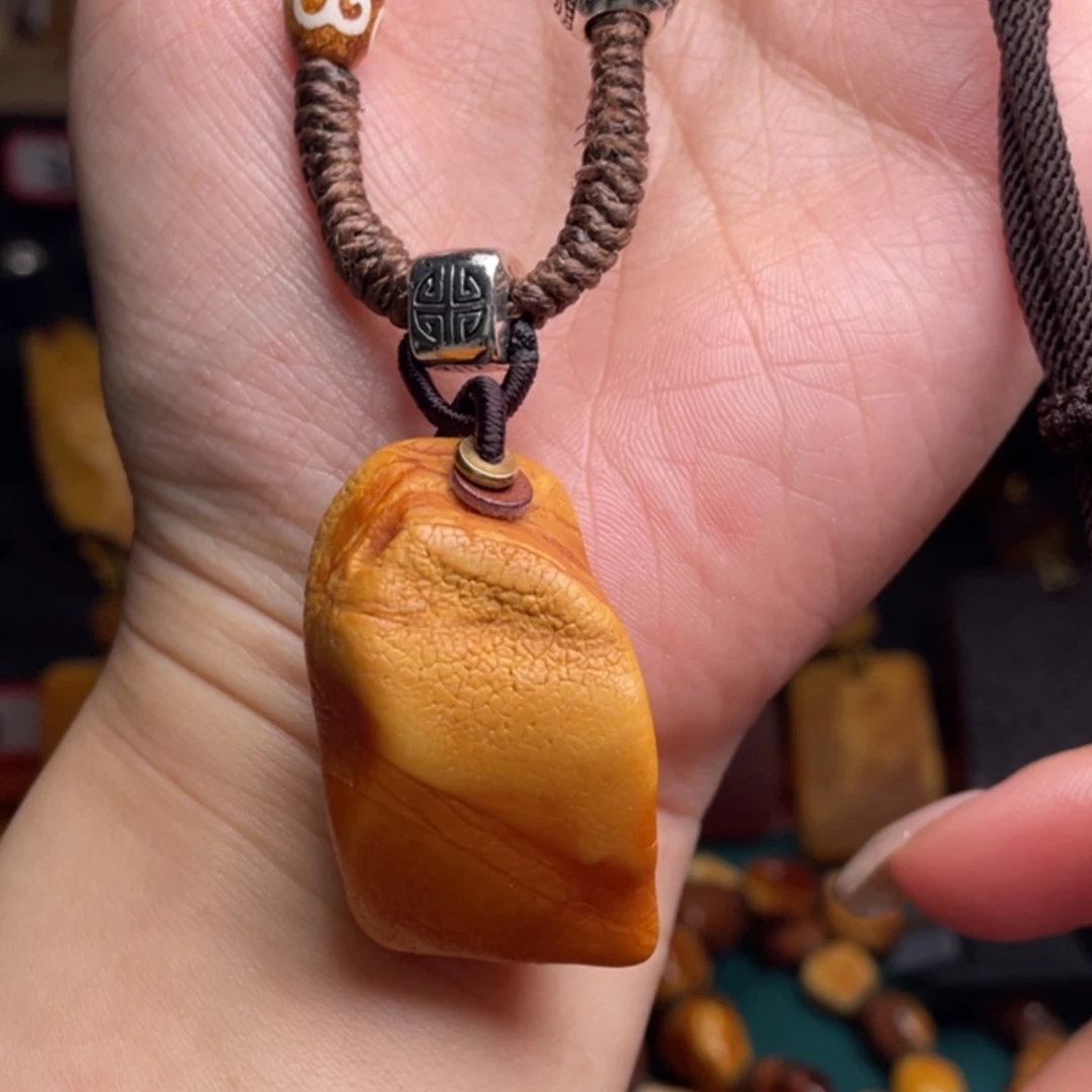 【闪购商品】琥珀颈饰未镶嵌