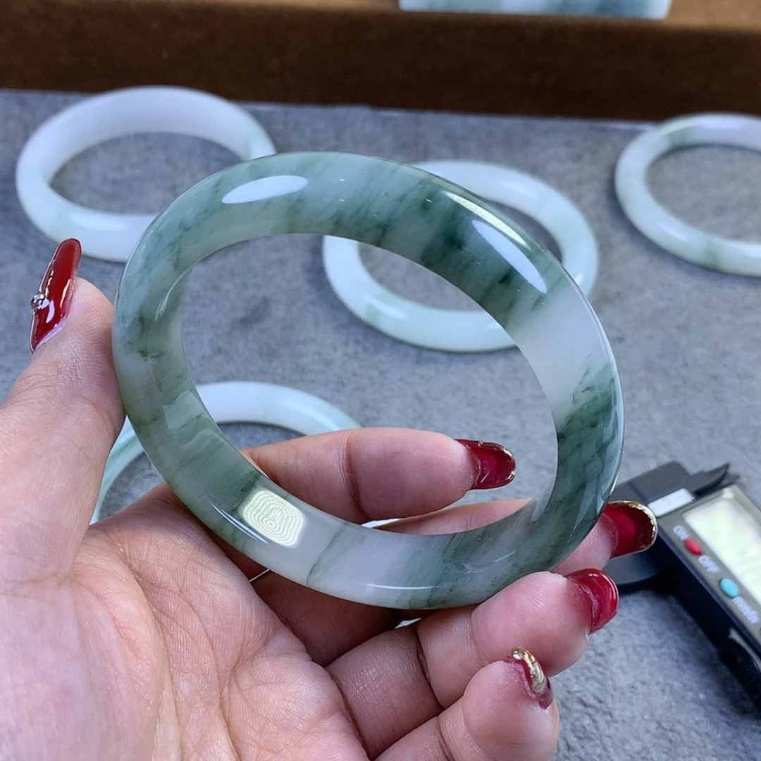 【闪购商品】石英质玉手镯未镶嵌