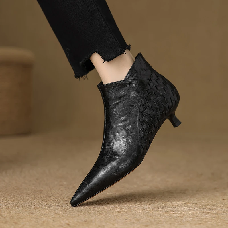 3.5CM低跟短靴女2024新款秋冬真皮尖头裸靴高级感细跟通勤时装靴