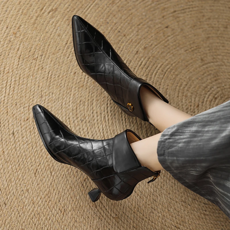 5CM法式小香风山茶花高跟短靴真皮尖头细跟时装靴百搭复古靴子女