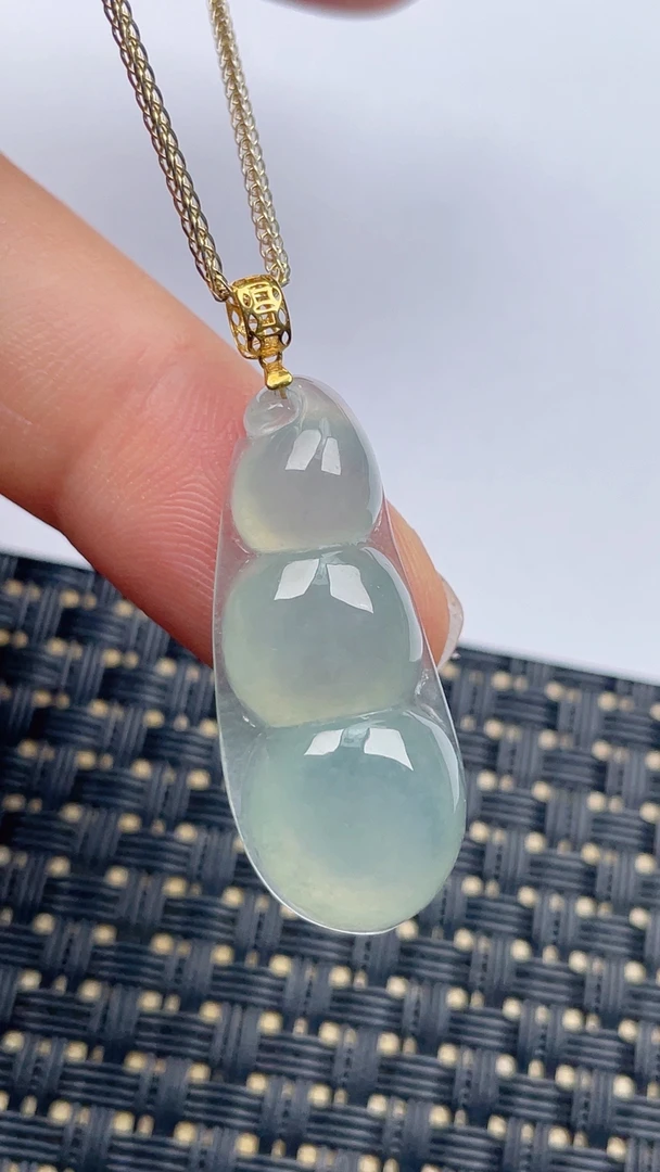 缅甸天然翡翠A货冰飘花福豆吊坠尺寸33.3-14-6.5