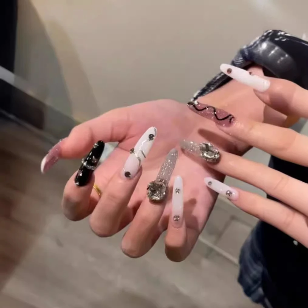 纯手工穿戴甲暗黑精灵满钻氛围感甜酷辣妹手工高级感杏仁甲穿戴甲