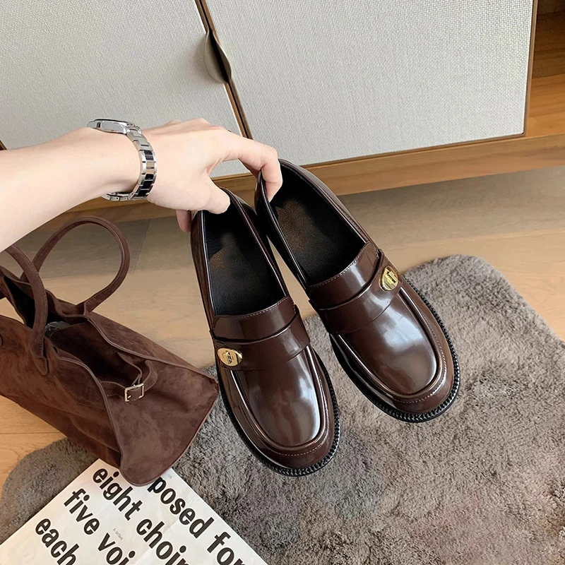 真皮小金扣粗跟乐福鞋女秋冬新款英伦风浅口一脚蹬jk小皮鞋单鞋女