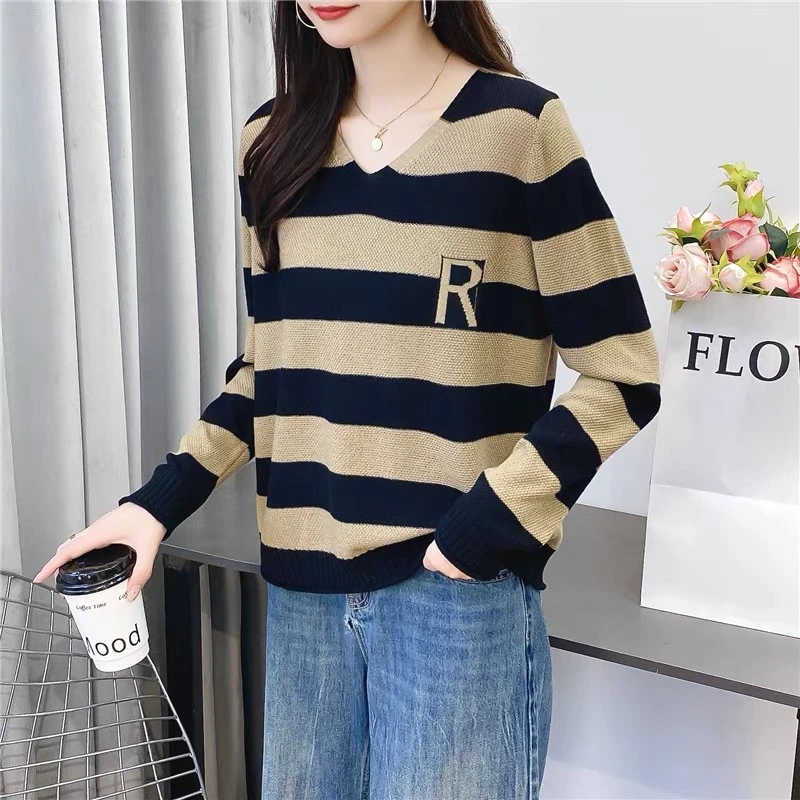 大宽条V领长袖针织衫字母R宽松减龄时尚洋气韩版毛衣女撞色设计感