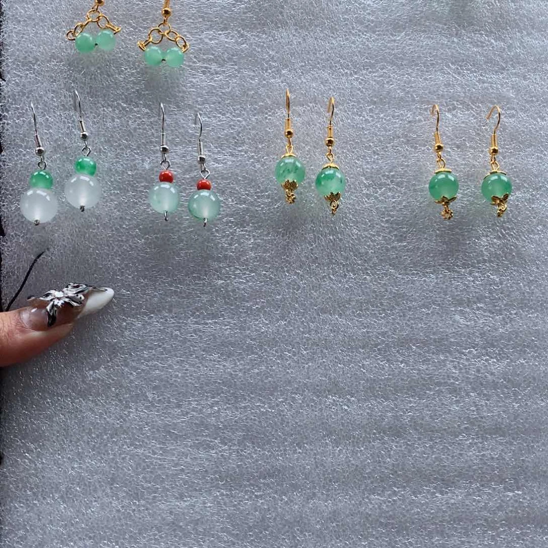 石英质玉耳环未镶嵌