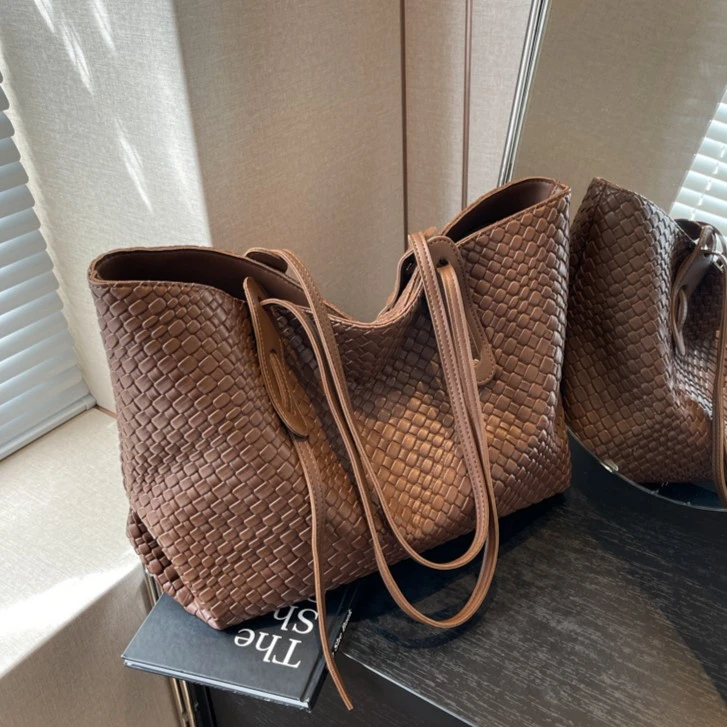 秋冬大容量包包女2024新款时尚百搭单肩包小众休闲通勤编织托特包