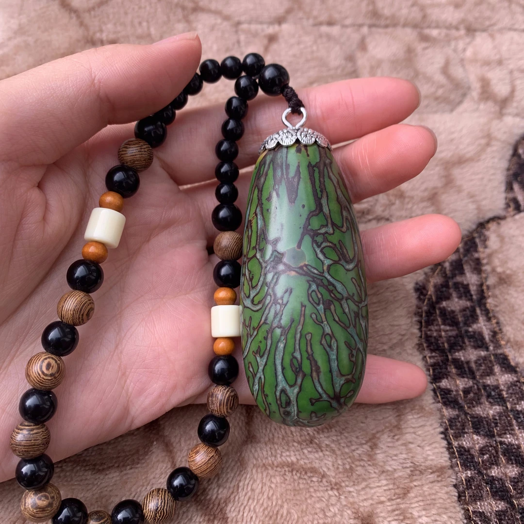 精选满绿菩提果把件