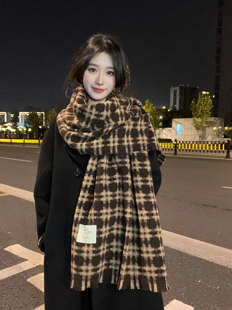 秋冬季新款韩版格子围巾女氛围感网红百搭保暖披肩加厚学生围脖潮