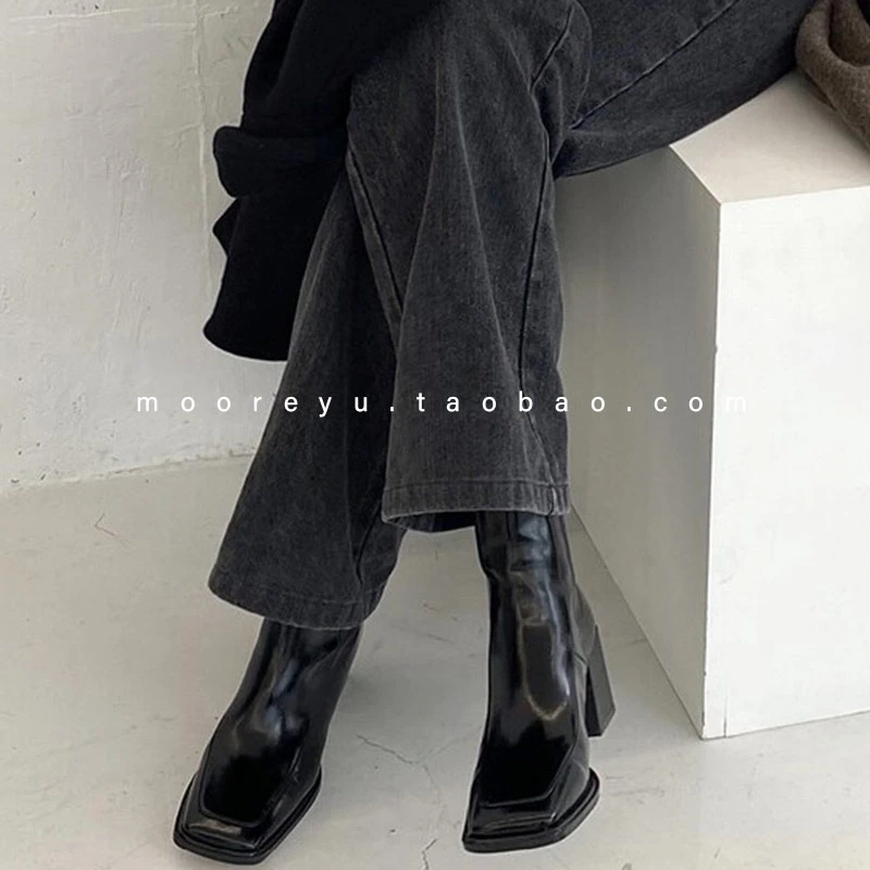 Mooreyu方头个性高跟瘦瘦短靴女2023新款小众后拉链黑色漆皮靴子