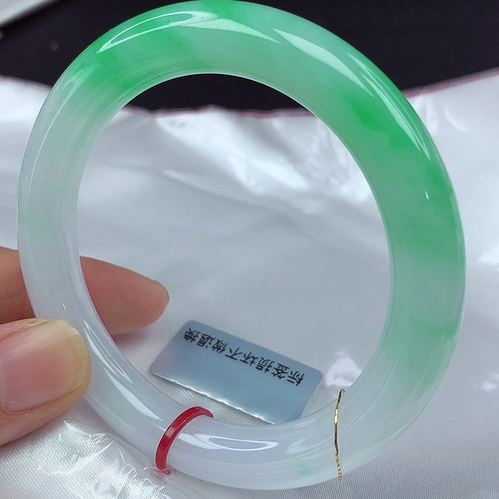 翡翠手镯未镶嵌55圈255