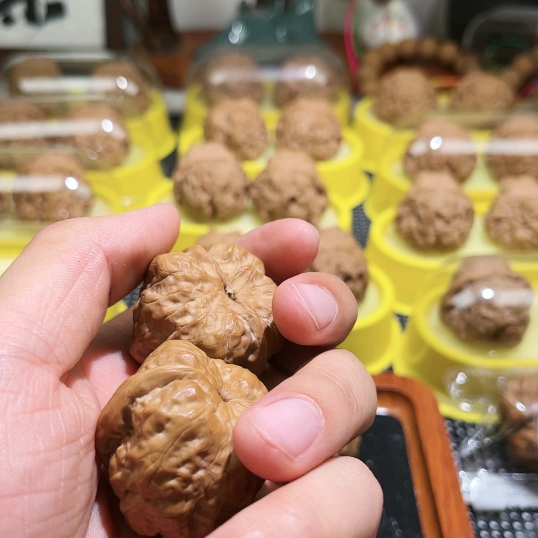 【闪购商品】文玩核桃把件疯**想