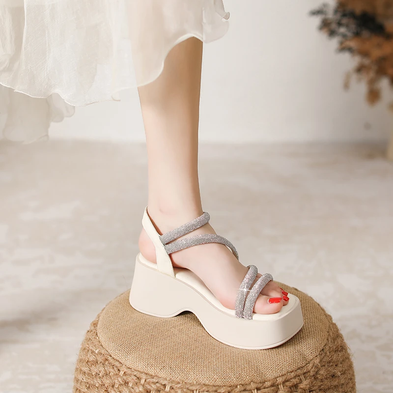 松糕厚底罗马凉鞋女2025夏新款仙女风水钻百搭一字带小码凉鞋3233