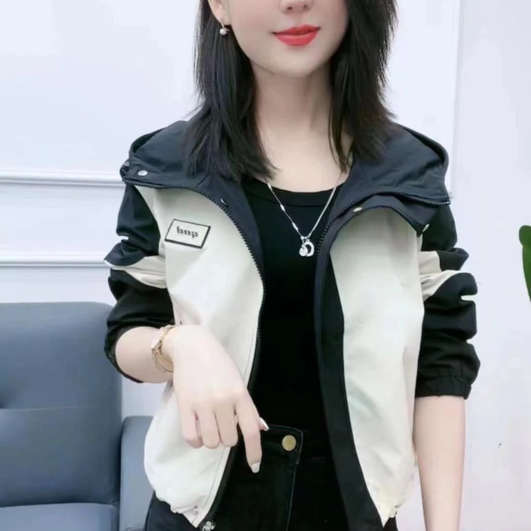 2025春秋新款撞色拼接冲锋衣外套女短款小个子连帽女装上衣外套