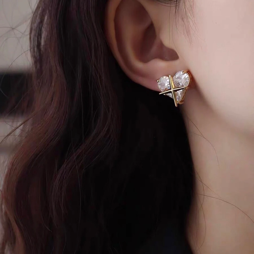 甜酷超闪爱心耳钉 L203