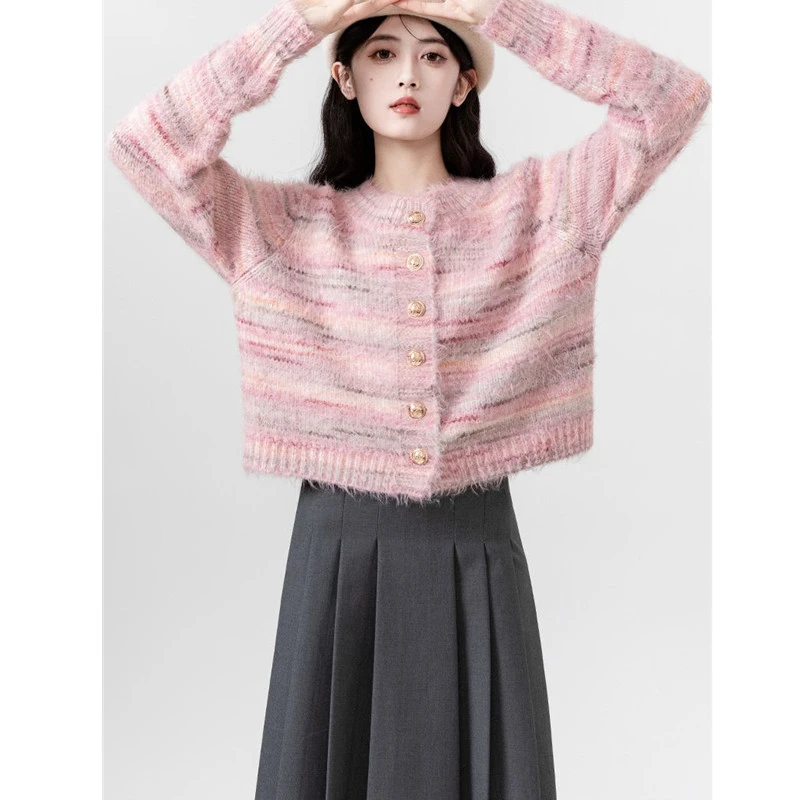 粉色圆领毛衣外套女春秋2024新款温柔软糯针织开衫小个子短款上衣