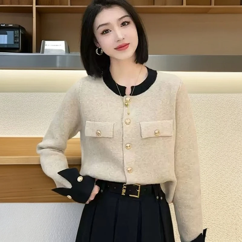 洋气显瘦时尚秋冬法式爆款2024年新款小香风设计感毛衣开衫上衣女