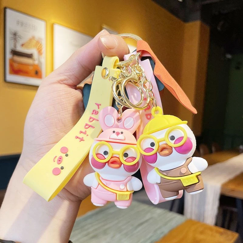 卡通创意嘟嘟鸭钥匙扣女可爱情侣钥匙链包包车钥匙挂饰小礼物一对