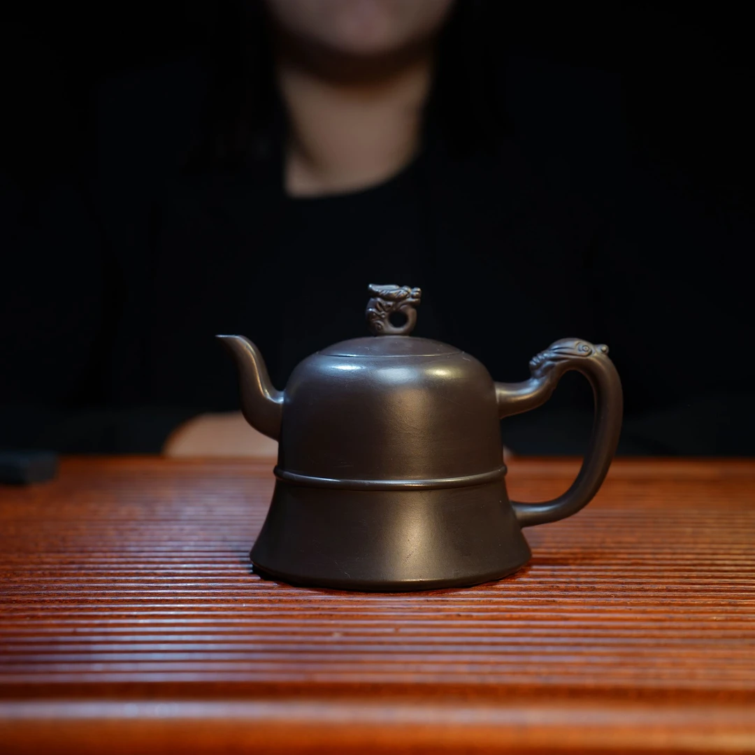 黑朱泥龙腾金钟壶