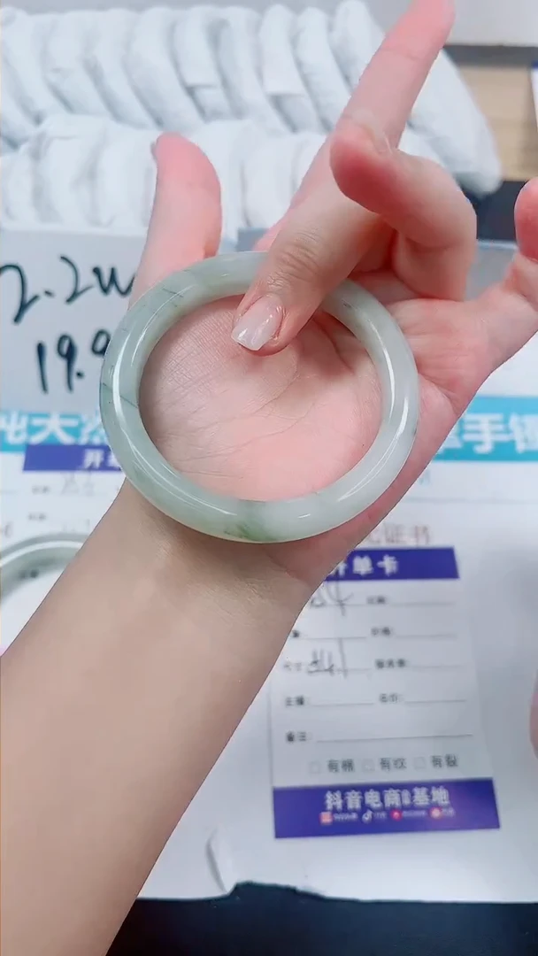 【闪购商品】石英质玉手镯未镶嵌254