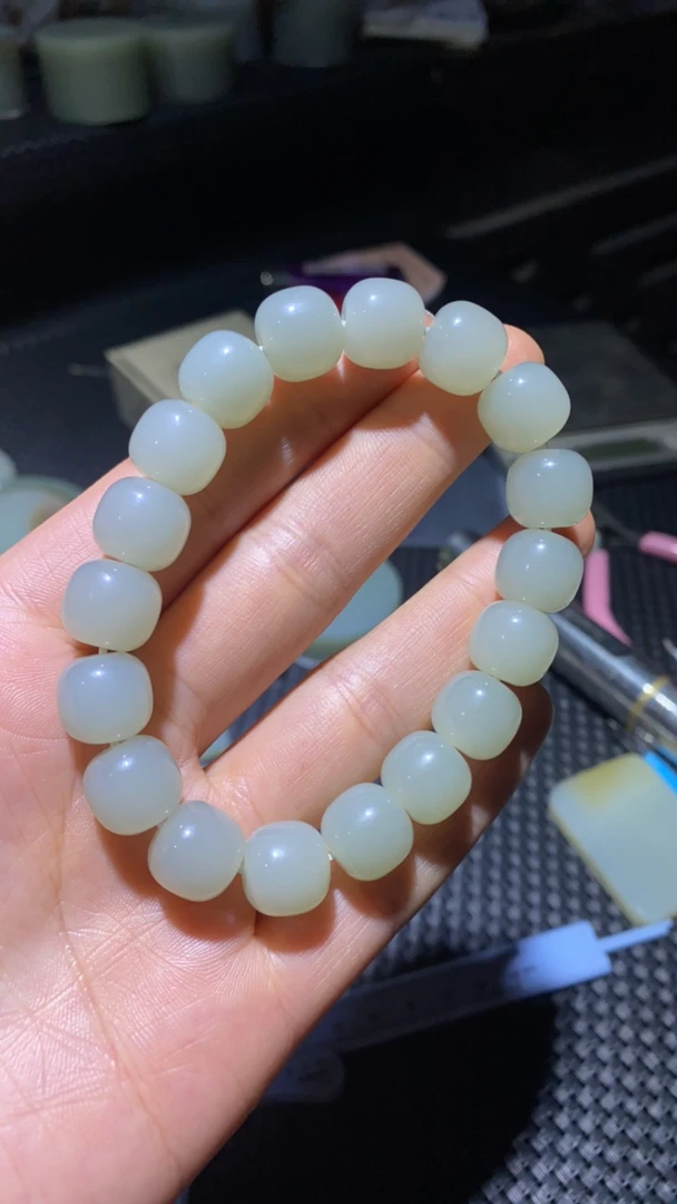 新疆和田玉高青白手串