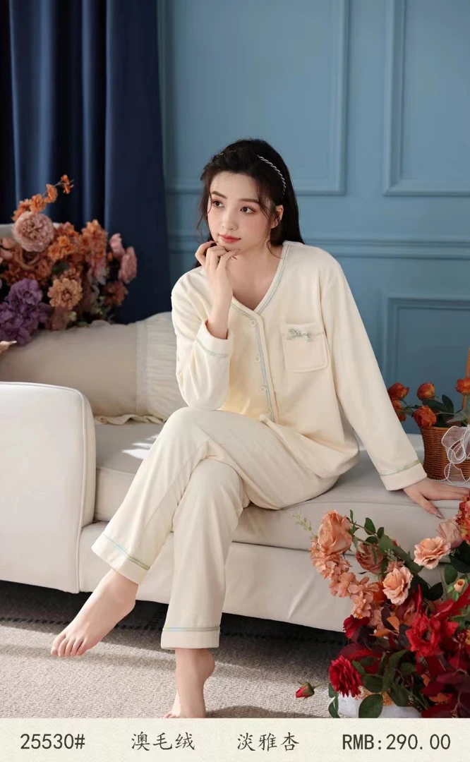 25530 澳毛绒女士睡衣套装