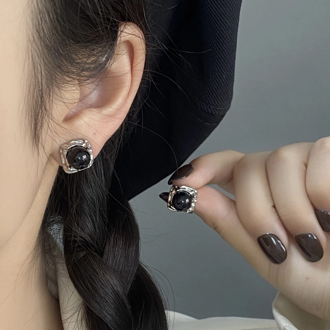 黑糖【耳饰】  黑色珠珠方形肌理耳钉法式复古轻奢耳饰E0776
