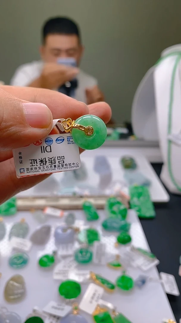 【闪购商品】翡翠颈饰18K金镶嵌扣子