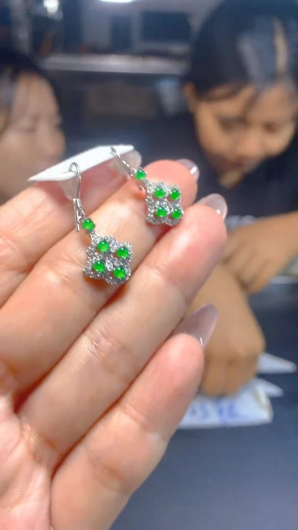 【闪购商品】翡翠耳饰未镶嵌0044824331