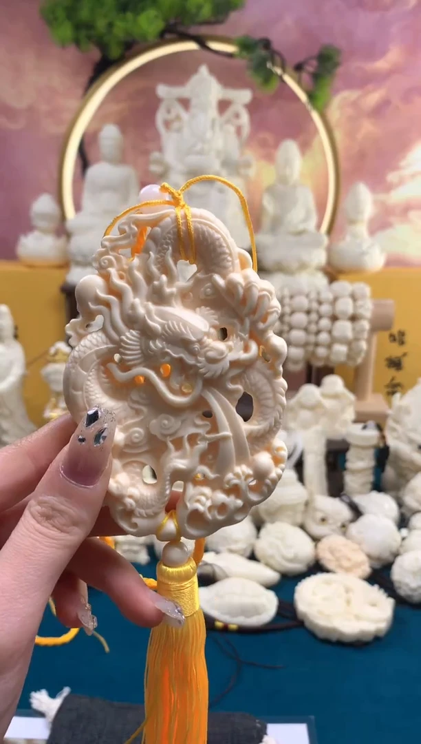 【闪购商品】象牙果根雕新款龙牌