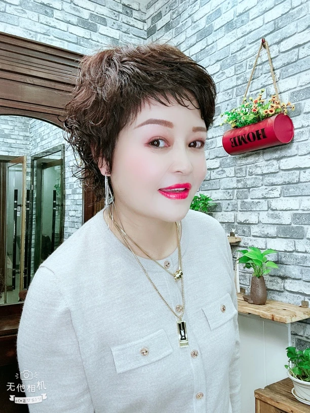 时尚潮款微狗啃小翻翘 全真人发丝 纯手工制作