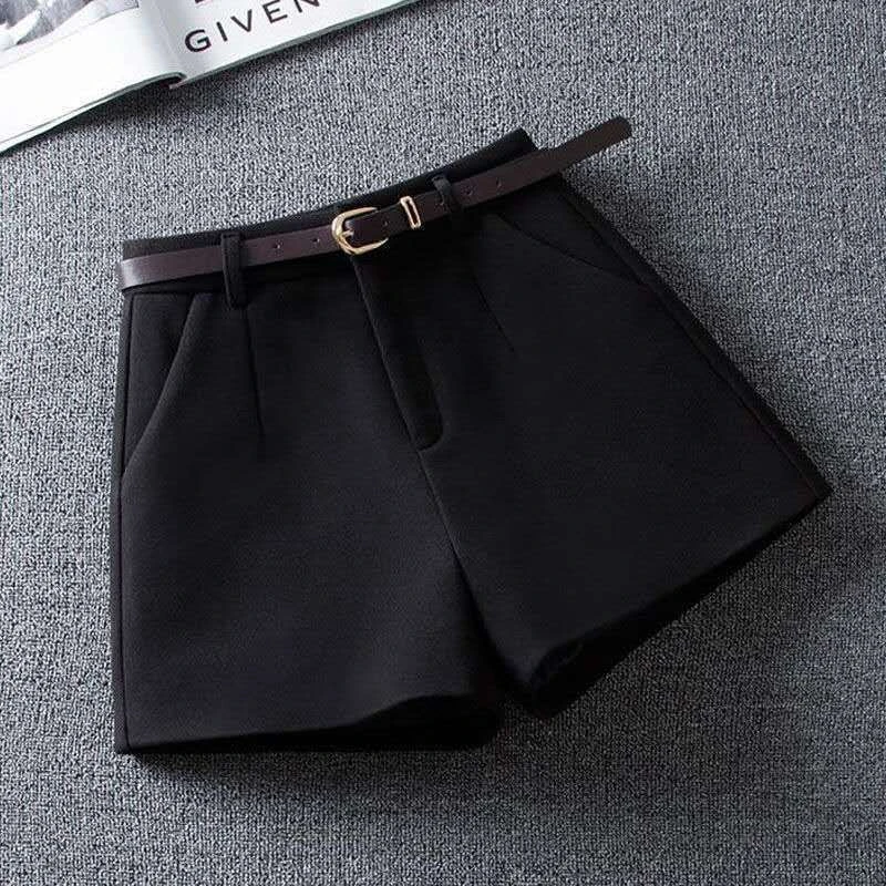 外穿毛呢大码短裤女秋冬款2025新款高腰A字靴裤显瘦配靴子阔腿裤