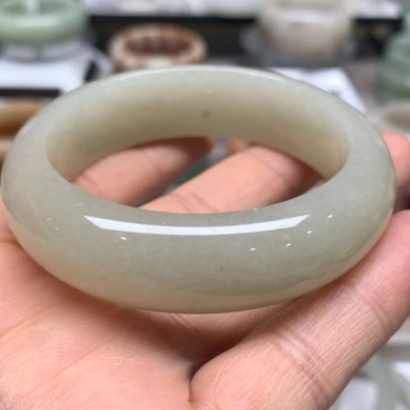 【闪购商品】石英质玉手镯未镶嵌咪*