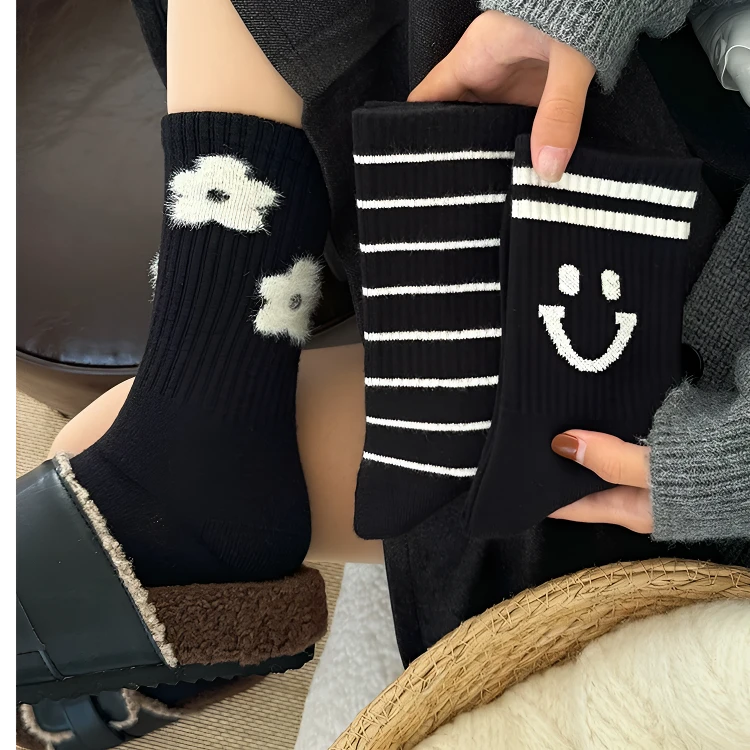 黑色羊绒厚袜子女中筒袜春秋季保暖甜美小花ins潮网红款条纹长袜